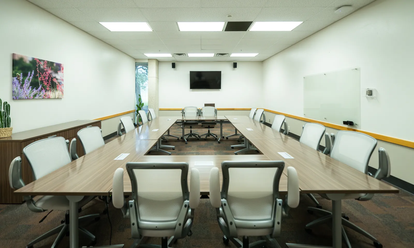 Conference room with 14 seats in a square